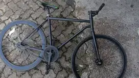 Sepeda fixie torpedo