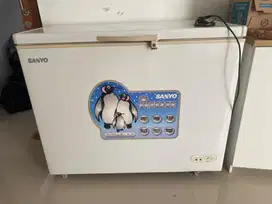 Freezer sanyo 298 L