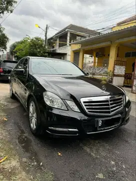 Mercedes Benz E250 CGI Hitam