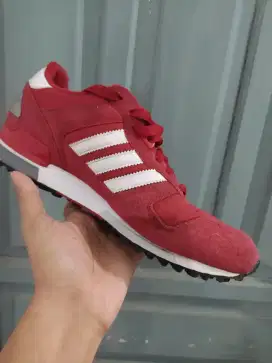 Sepatu Adidas zx 700 original