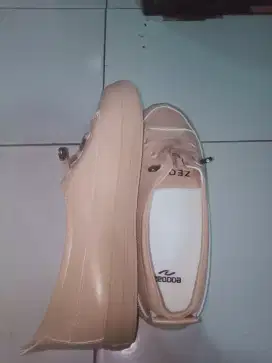 SEPATU WANITA KEKINIAN