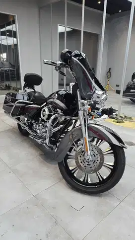 HARLEY-DAVIDSON SCREAMIN’ EAGLE 2006 CVO ULTRA