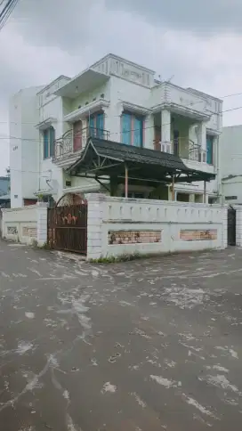 Disewakan Rumah 2 lantai, 4 kamar tidur di km 5 Palembang