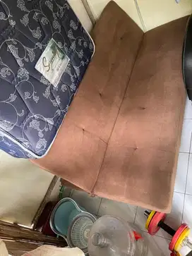 Di jual sofa warna coklat bisa di lipat menjadi kasur santai