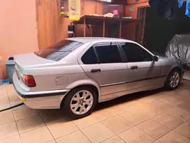 BMW 318i 1997 Bensin