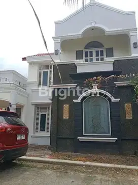 Rumah 2 lantai semi Eropa