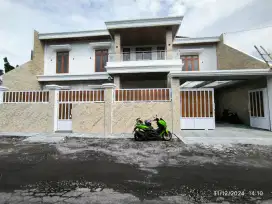 Rumah Mewah Baru Kolam Renang siap huni Sumber Solo