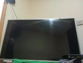 TV LED Panasonic 43 inch + Kulkas 2 pintu