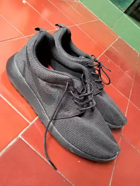 Sepatu Nike size 44