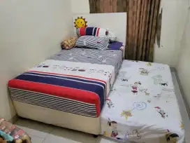 Ranjang 1 set atas bawah