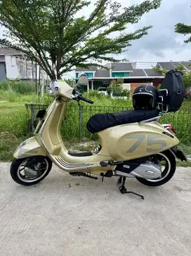 Vespa Primavera 75th anniversary special edition