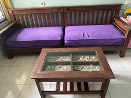 Dijual 1set meja dan kursi warna ungu