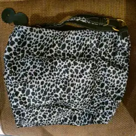 Tas import loreng