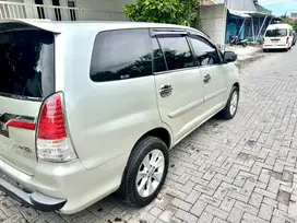 Toyota Kijang Innova 2011 Bensin