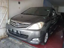 Toyota Kijang Innova G Bensin 2011