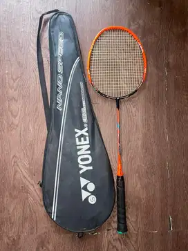 Raket badminton yonex bekas