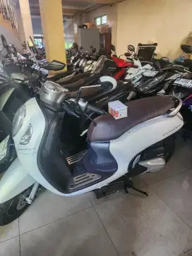 Scoopy keyless putih 2024 Gbm