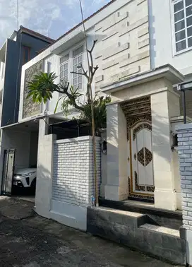 Disewakan rumah lt 2. Konsep kolonial,bali,minimalis..