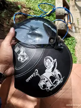 Helm sesuai foto