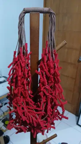 Kalung Umbul Umbul Merah