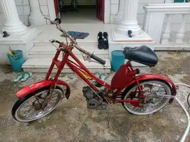 Ducati 1955 warna merah ducati