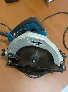 Makita Circular Saw M5801