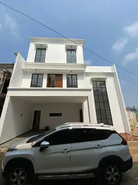 Rumah Dengan Gaya Classic di Daerah Mampang, Jakarta Selatan