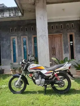 Dijual honda megapro tahun 2004 warna langka silver surat lengkap