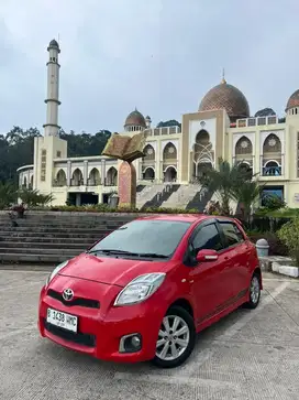 Yaris E Manual low Km Merah Toyota Record