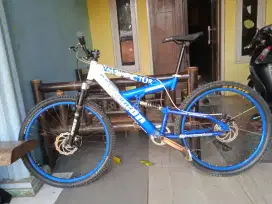 Mtb fullsus polygon vector