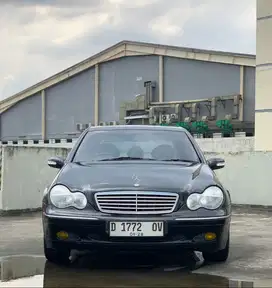 Mercedes Benz C240 AT W203 Hitam 2003 Sunroof Mercy Sport Elegance