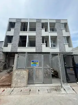 ANA RUMAH BARU UK 4.1X20M DI KOMPLEK KAVLING POLRI JELAMBAR