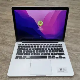 Macbook pro 2015 
Core i7 
Ram 16/128 GB