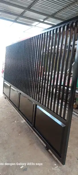 Pagar besi  dorong minimalis