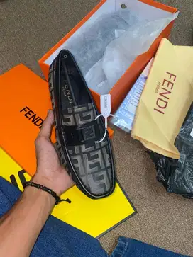 Sepatu merk Fendi