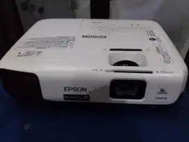 Proyektor epson eb x200