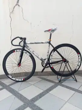 Sepeda fixie tsunami (castam) lige naw