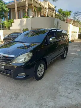 Toyota Kijang Innova 2011 Bensin