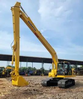 Excavator Long Arm Komatsu PC200-8 Tahun 2011