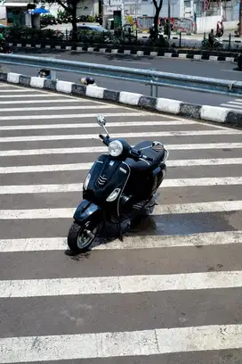 PIAGGIO VESPA MATIC LX 125 IGET 2019 HITAM GLOSSY MURAH BERGARANSI