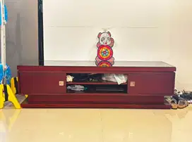 Meja TV Kayu Mahoni Kokoh