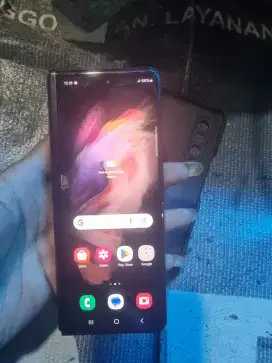 Samaung galaxy z fold 3