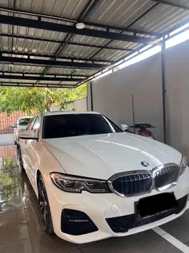 BMW 330i M sport PUTIH METALIK