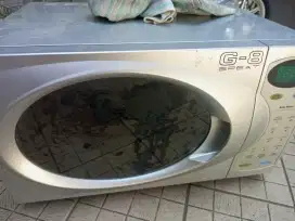 Microwave di jual cepat blm pernah dipakai selam beli