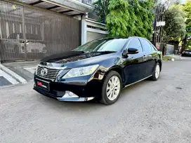 Antik!!! Camry v 2014 Low KM