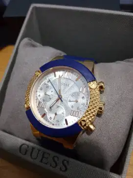 Jam Tangan  Guess W0958L3 mulus banget