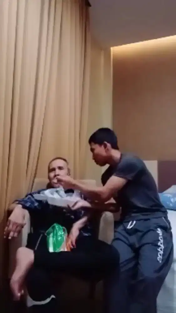 Baby sitter Perawat lansia Caregiver Asisten rumah