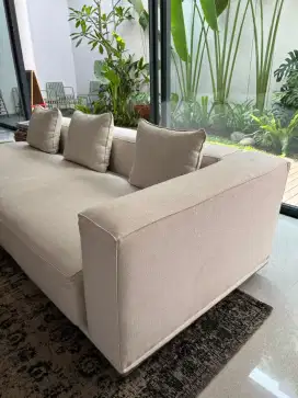 Sofa minimalis elegant krem