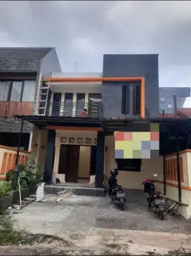 Dijual cepat rumah 3 lantai di taman kenari Nusantara Cibubur