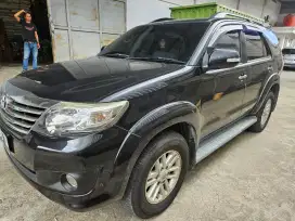 Di jual mobil toyota fortuner 2011